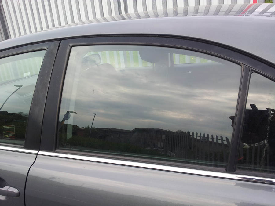 Toyota Avensis T3-X door-window-glass-passenger-side-rear